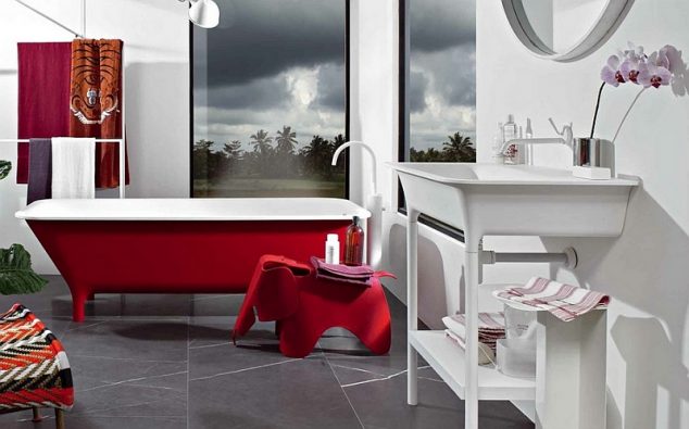 Contemporary bathroom with a ravishing red bathtub 634x395 12 Red Accent Bathroom Ideas To Fall In Love With