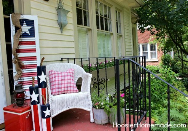 12 Patriotic Front Porch Ideas For Independence Day That You Can Do It In No time DIY Wooden Firecrackers.porch 634x442 12 Patriotic Front Porch Ideas For Independence Day That You Can Do It In No time