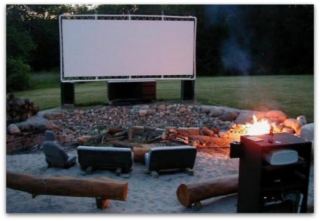 DIY pvc backyard movie screen 634x438 12 Open Air Cinema Ideas For Romantic Summer Evening