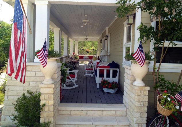 FrontPorchIndependenceDayJulyFourthDecorFlagsRedWhiteBlue 634x442 12 Patriotic Front Porch Ideas For Independence Day That You Can Do It In No time