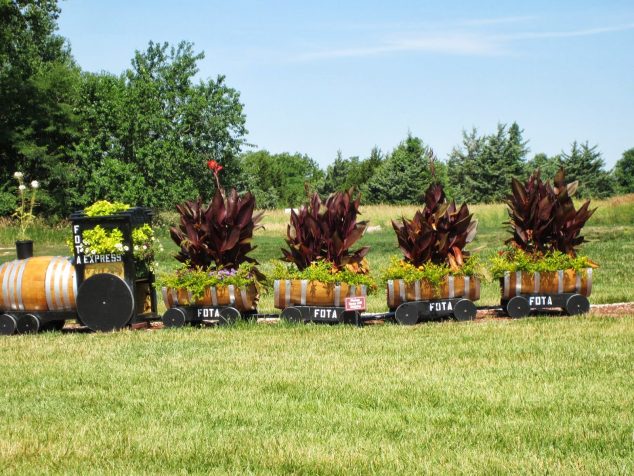 12 DIY Wooden Train Planter For Outdoor IMG 5249 634x476 12 DIY Wooden Train Planter For Outdoor