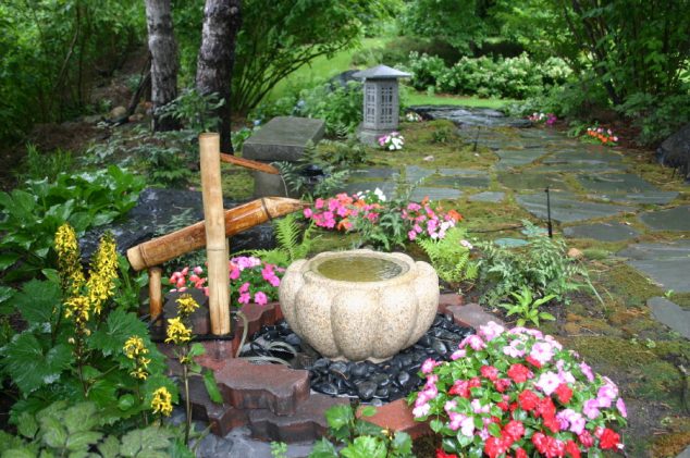 Inspiring small Japanese garden design from Asian style landscaping influence with fountain and bamboo 634x421 15 Japanese Gardens That Will Blow Your Mind