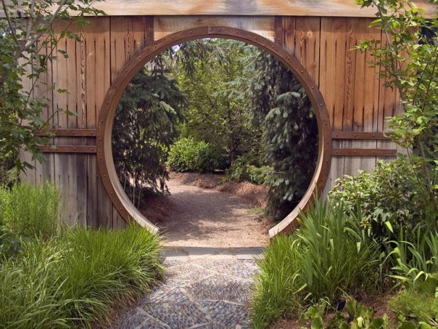 Japanese Garden Gate Design 634x476 14 Simple But Attractive Garden Doors And Garden Mirrors