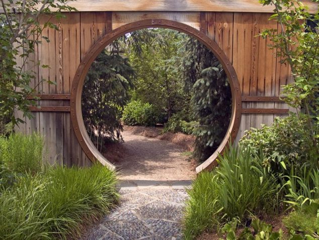 14 Simple But Attractive Garden Doors And Garden Mirrors Japanese Garden Gate Design 634x476 14 Simple But Attractive Garden Doors And Garden Mirrors
