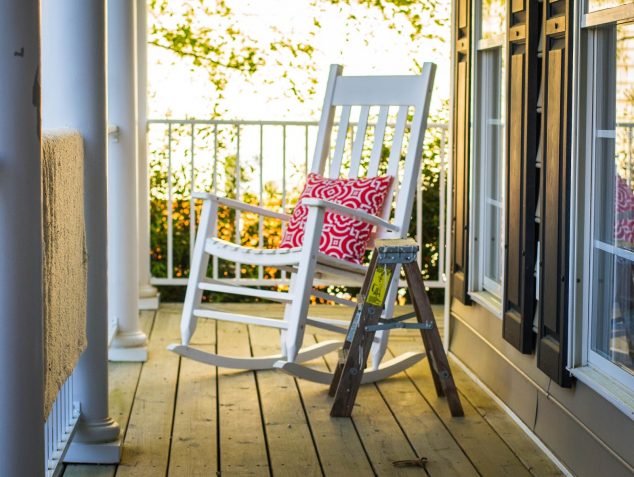 15 Outdoor Rocking Chairs For Front Porch PaintedChairPorch068 634x477 15 Outdoor Rocking Chairs For Front Porch