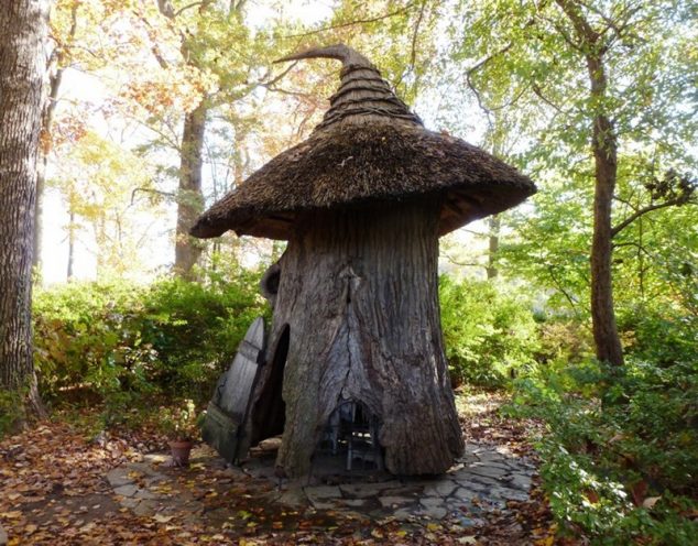 Tree Stump Fairy Home 634x496 16 DIY Cute Fairy Garden And Fairy Garden Furniture That Will Make You Say Wow