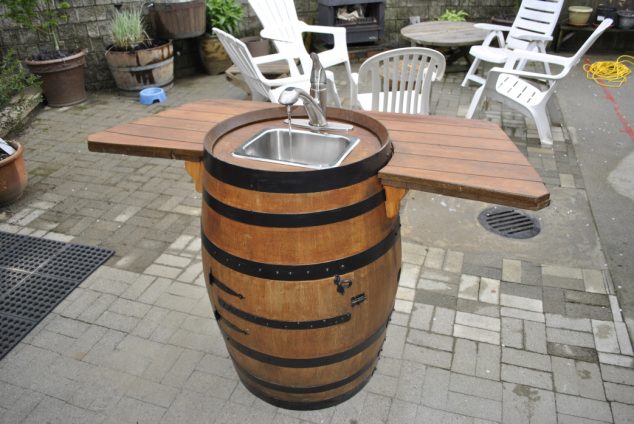14 DIY Fascinating Ideas How To Reuse Old Wine Barrels Wine Barrel Sink 634x424 14 DIY Fascinating Ideas How To Reuse Old Wine Barrels