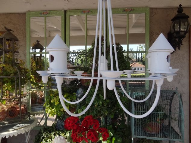 12 DIY Crafts What You Can Do With Old Chandelier blogbirdlamp 634x476 12 DIY Crafts What You Can Do With Old Chandelier