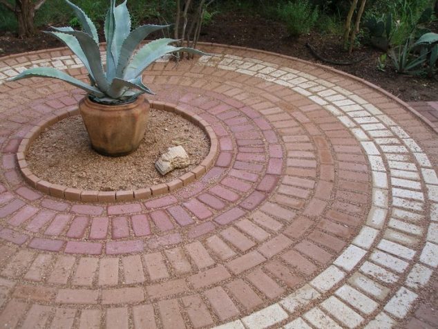 brick patio circle pattern  13696 736 552 634x476 13 Circle Patio Ideas That Are Attractive For Your Eyes