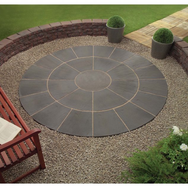 circle patio paver designs wefrerzvsalo2onb 634x634 13 Circle Patio Ideas That Are Attractive For Your Eyes