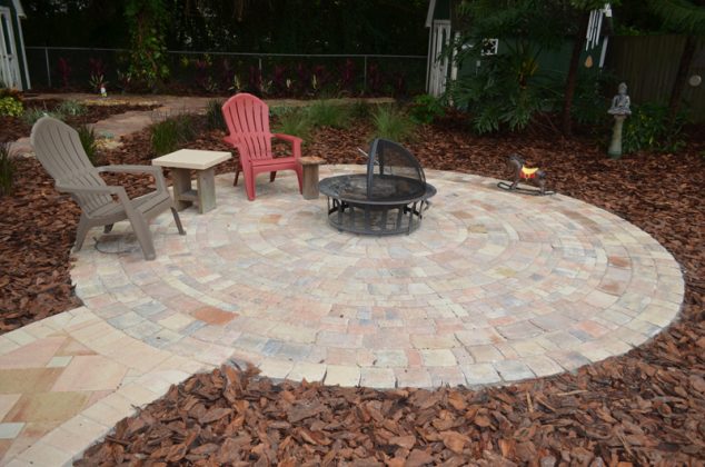 13 Circle Patio Ideas That Are Attractive For Your Eyes circle pattern 634x420 13 Circle Patio Ideas That Are Attractive For Your Eyes