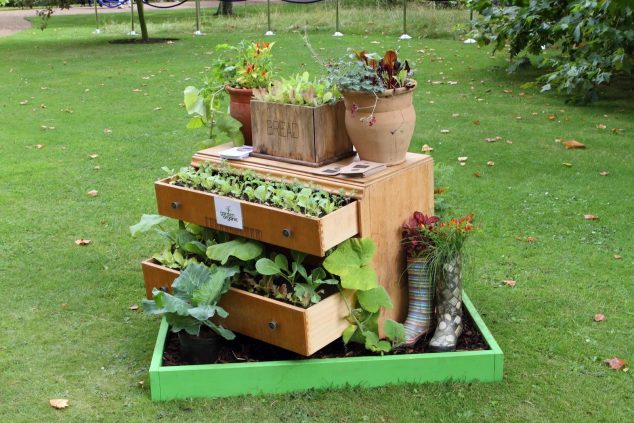 darzas is spinteles 634x423 15 DIY Favorite Backyard Garden Ideas For This Summer