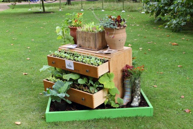 15 DIY Favorite Backyard Garden Ideas For This Summer darzas is spinteles 634x423 15 DIY Favorite Backyard Garden Ideas For This Summer