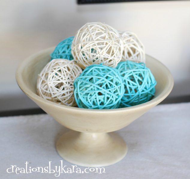 15 Super Easy DIY Decorations For Teenage Girl Dorm Room diy decor balls 019 634x597 15 Super Easy DIY Decorations For Teenage Girl Dorm Room