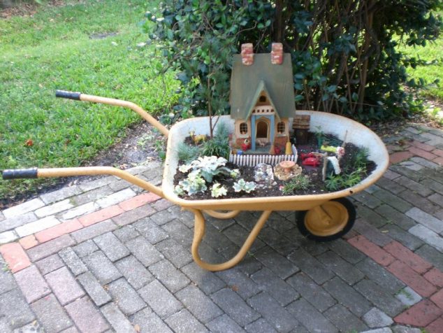 diy wheelbarrow fairy garden 2 634x476 16 DIY Cute Fairy Garden And Fairy Garden Furniture That Will Make You Say Wow