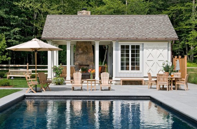 farmhouse pool 634x416 15 Cool Pool House With A Bar That You Will Adore It