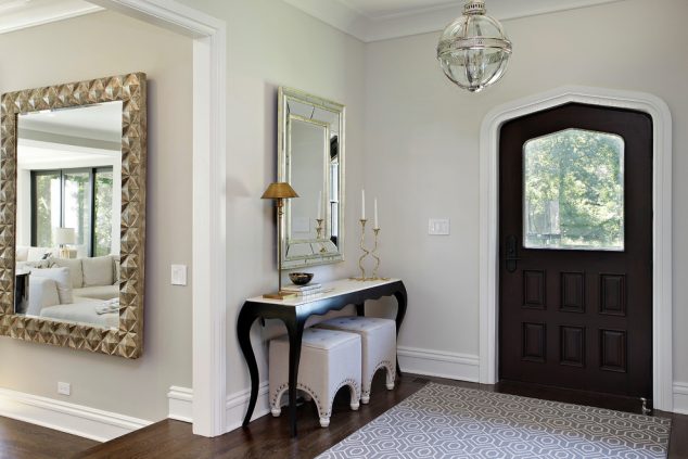 12 Smart Ideas How To Create An Inviting Entryway Room luxury design black entryway table 634x423 12 Smart Ideas How To Create An Inviting Entryway Room