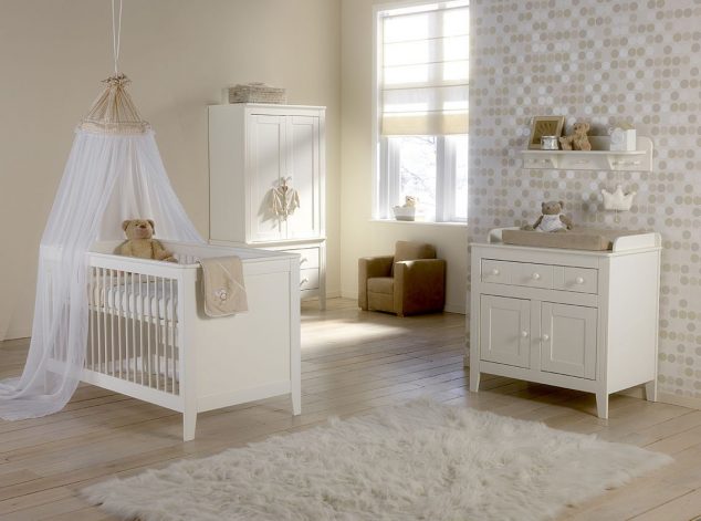neutral nursery room theme color with simple white baby mod furniture plus under window mini couch decorating idea 634x471 12 Nice Baby Nursery Room Ideas Just For Your Babies