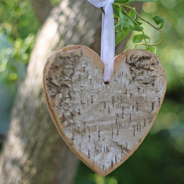 14 DIY Decorative Elements For Graceful Outdoor Place original wooden bark hanging heart 634x634 14 DIY Decorative Elements For Graceful Outdoor Place