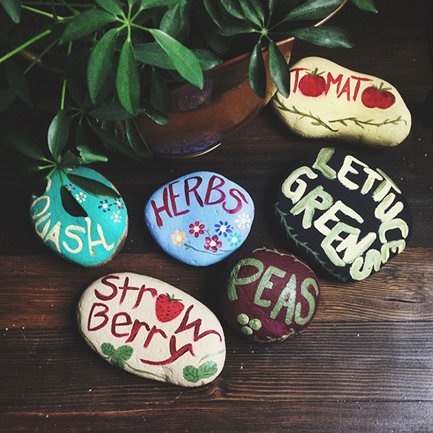 15 DIY Interestineg And Lively Crafts For Garden Art paintedrocks15a 15 DIY Interestineg And Lively Crafts For Garden Art
