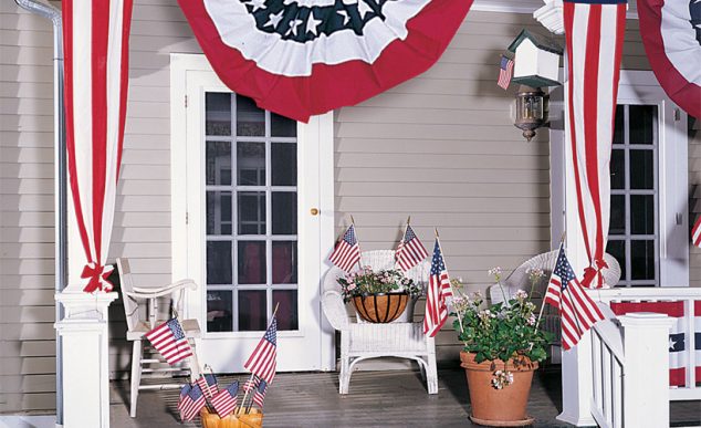 patriotic garden decor 634x387 12 Patriotic Front Porch Ideas For Independence Day That You Can Do It In No time