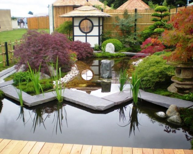 small japanese garden design ideas with a pond and garden lantern 634x505 15 Japanese Gardens That Will Blow Your Mind