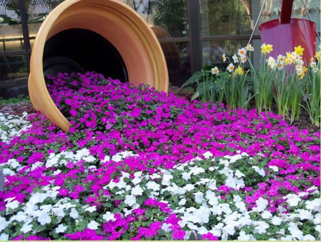 15 DIY Creative Flower Pots For A Dream Garden spilled flower pots 25 634x477 15 DIY Creative Flower Pots For A Dream Garden