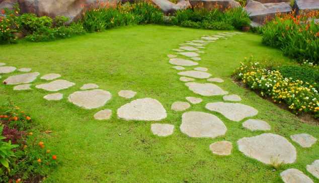12 Inspiring Garden Stepping Pathways For Better Look stepping stones 634x363 12 Inspiring Garden Stepping Pathways For Better Look