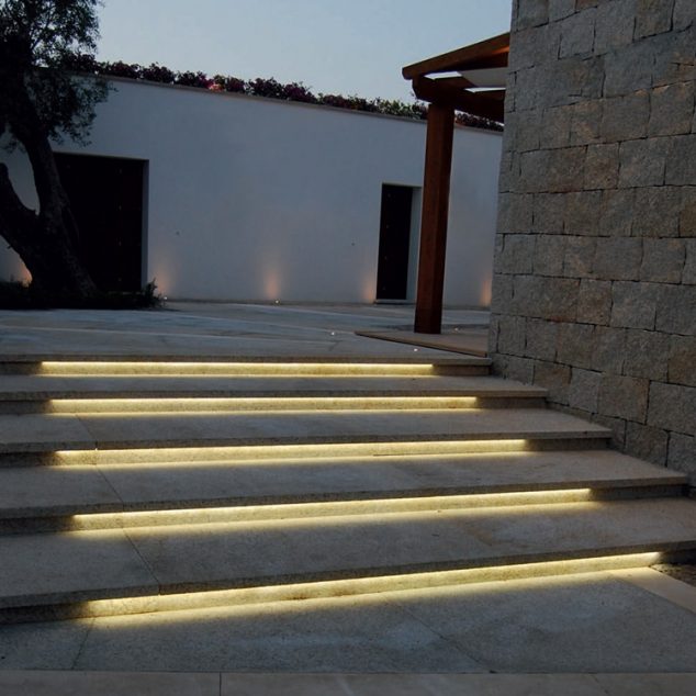 svetodiodnaya podsvetka lestnici photo 5 634x634 12 Outdoor Romantic Step Lighting Ideas For Bringing Light In Your Garden