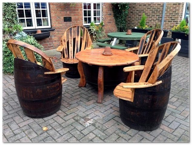 14 DIY Fascinating Ideas How To Reuse Old Wine Barrels the rustic living room furniture home design bee 634x480 14 DIY Fascinating Ideas How To Reuse Old Wine Barrels