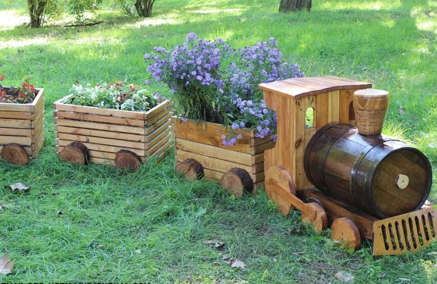 train 966914 960 720 634x413 12 DIY Wooden Train Planter For Outdoor
