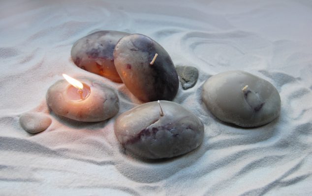 14 DIY Decorative Elements Of Re purposed Everyday Objects Turned Into Treasure 20 Amazingly Easy DIY Candle Decoration Ideas 3 634x399 14 DIY Decorative Elements Of Re purposed Everyday Objects Turned Into Treasure