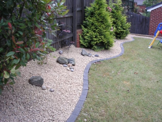 12 Attractive Garden Edging Ideas With River Stones That Provide Inspiration KIF 1149 634x476 12 Attractive Garden Edging Ideas With River Stones That Provide Inspiration