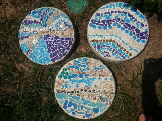 Mosaic Garden Stepping Stones Ideas 634x476 14 DIY Stone Decor Ideas For Garden Transformation In Best Place For Relaxation