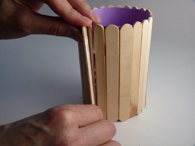 12 DIY Crafts With Recycled Ice Cream Sticks For Keeping Kids Busy caddy1 634x476 12 DIY Crafts With Recycled Ice Cream Sticks For Keeping Kids Busy