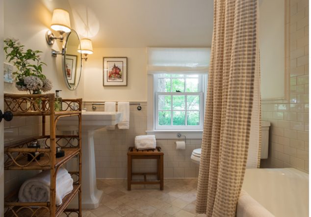 16+ French Country Style Bathroom Ideas That You Cant Miss Today country bathroom image 2 634x443 16+ French Country Style Bathroom Ideas That You Cant Miss Today