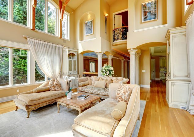 elegant living room with high ceiling 634x447 13 High Ceiling Living Room That Will Make The Room Bigger