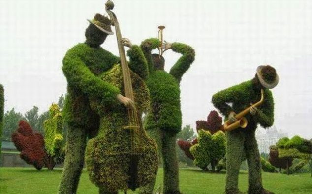 green garden musicians 634x396 12 DIY Musical Garden That Will Cure Your Pain