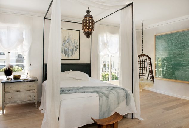 15 Indoor Hammock And Relaxing Swings To Forget About The Bad Things hanging chairs for bedrooms used to eclectic bedroom with distressed wood nightstand 634x430 15 Indoor Hammock And Relaxing Swings To Forget About The Bad Things