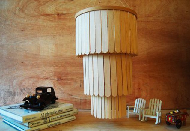 lustre luminaria 634x437 12 DIY Crafts With Recycled Ice Cream Sticks For Keeping Kids Busy