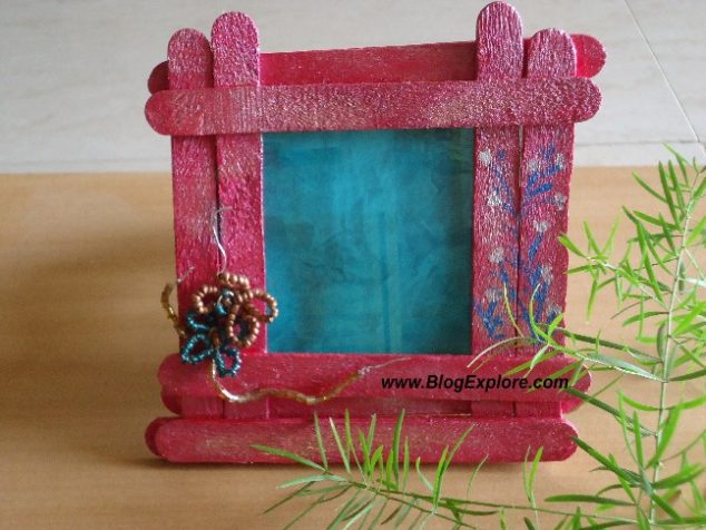popsicle craft stick photo frame 634x476 12 DIY Crafts With Recycled Ice Cream Sticks For Keeping Kids Busy