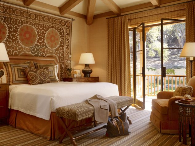 15 Inexpensive Ways How To Upgrade Bedroom traditional bedroom 634x476 15 Inexpensive Ways How To Upgrade Bedroom