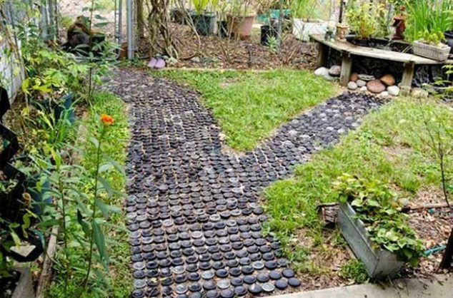 1 201 634x418 13 DIY Garden Pathway Inspiration For All Garden Lovers