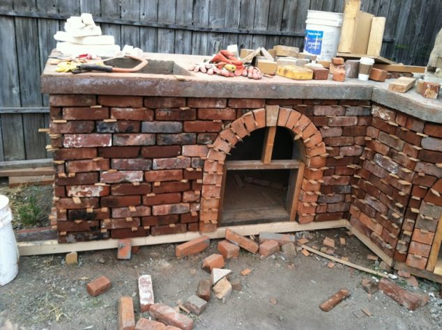 27xpced 634x474 13 Bricks Backyard Barbecue That You Could Build For The Weekend