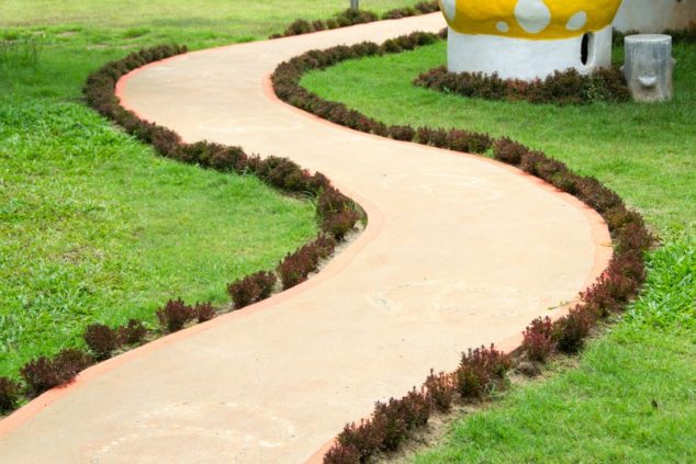 13 DIY Garden Pathway Inspiration For All Garden Lovers 4 garden paths 634x423 13 DIY Garden Pathway Inspiration For All Garden Lovers
