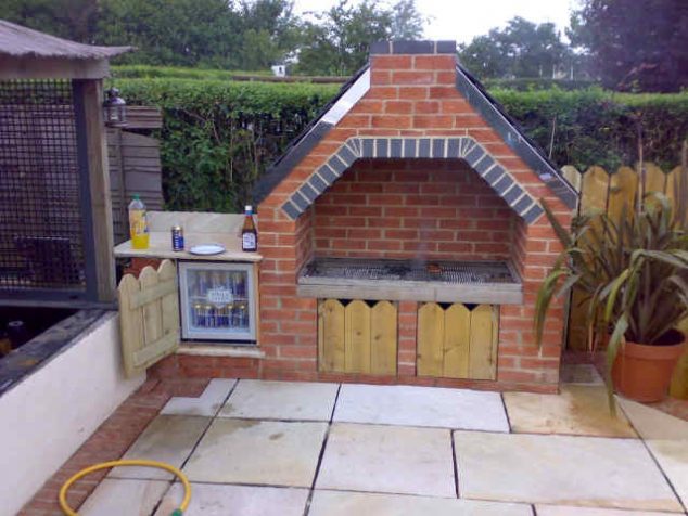 BBQ 3 Bricks 634x476 13 Bricks Backyard Barbecue That You Could Build For The Weekend