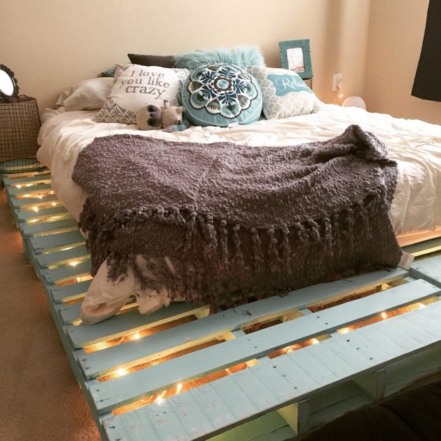 12 Genius Ideas For Pallet Bed With Lights Underneath Recycled Pallet Bed Frames homesthetics 10 634x634 12 Genius Ideas For Pallet Bed With Lights Underneath