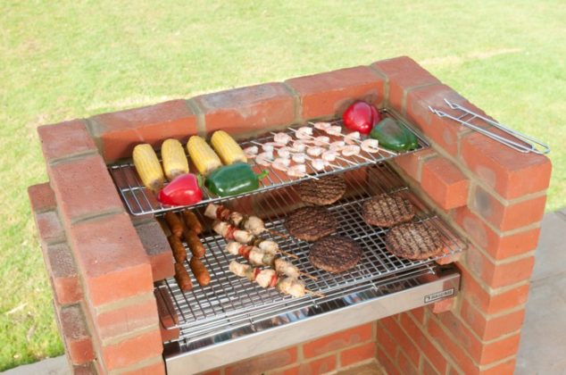 brick grill diy ideas garden design 634x420 13 Bricks Backyard Barbecue That You Could Build For The Weekend