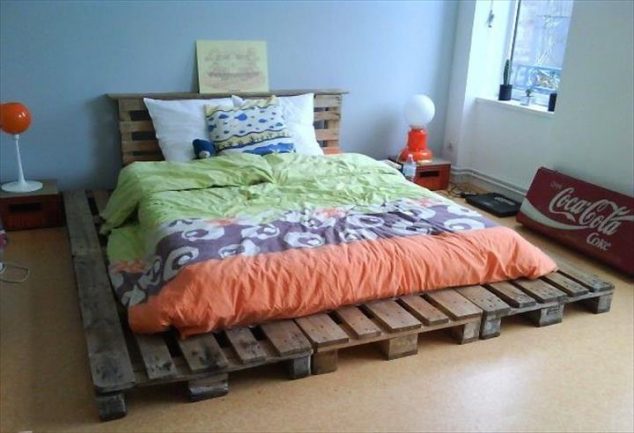 extra wide pallet platform bed with headboard 634x433 12 Genius Ideas For Pallet Bed With Lights Underneath