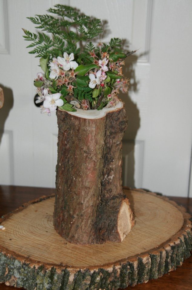 tree stump vases decoration ideas 634x953 14 DIY Wooden Stump Vases That Simplicity Defining Beauty In House